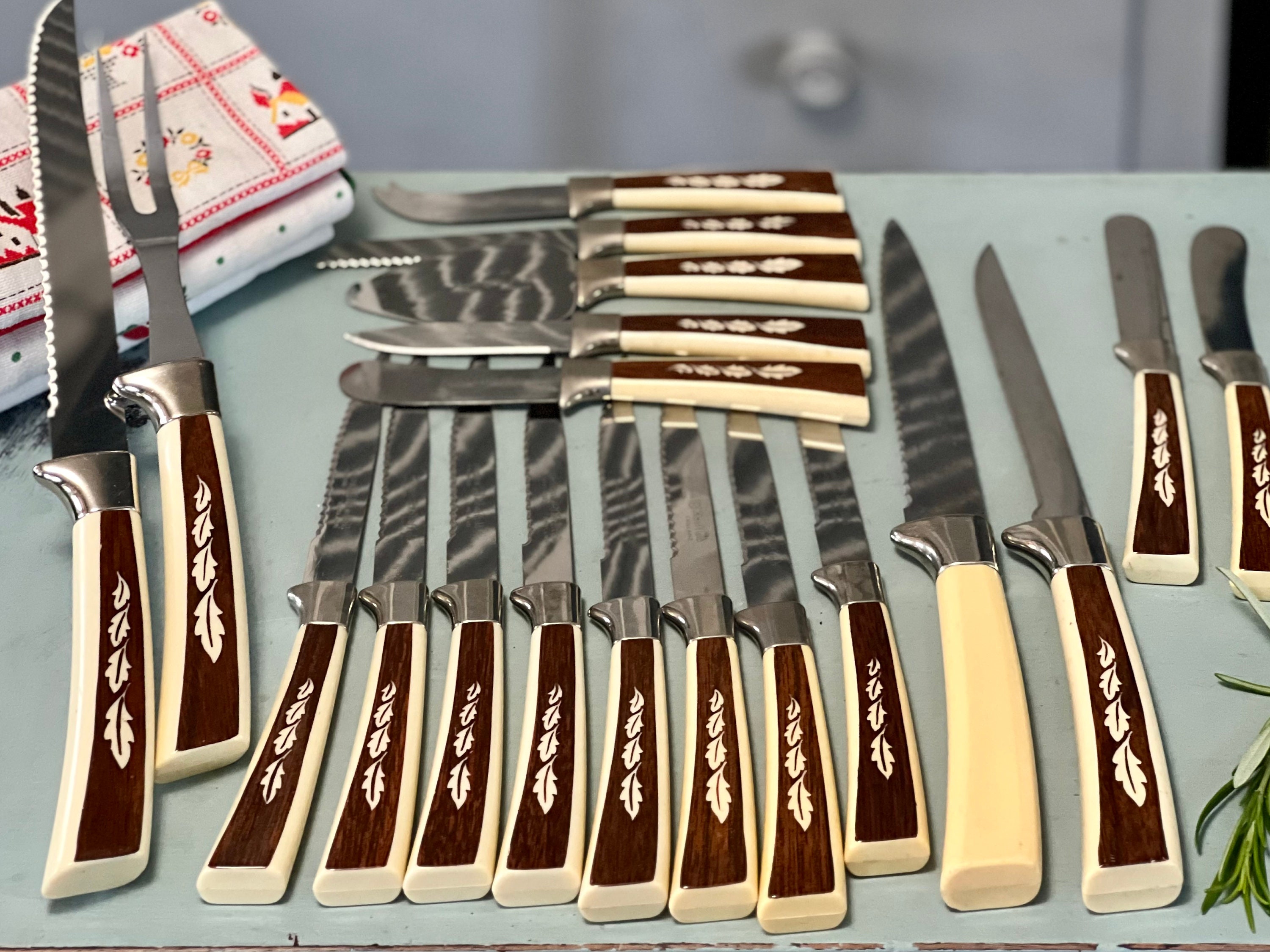 Vintage W Richardson Sheffield England Forever Sharp Butterscotch Bakelite  Stainless Steel Steak Knives Set 6 