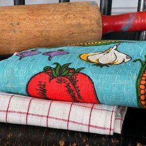 midcentury vintage set of 2 dish towels - vintage table linens - vintage tea towels or dish towels