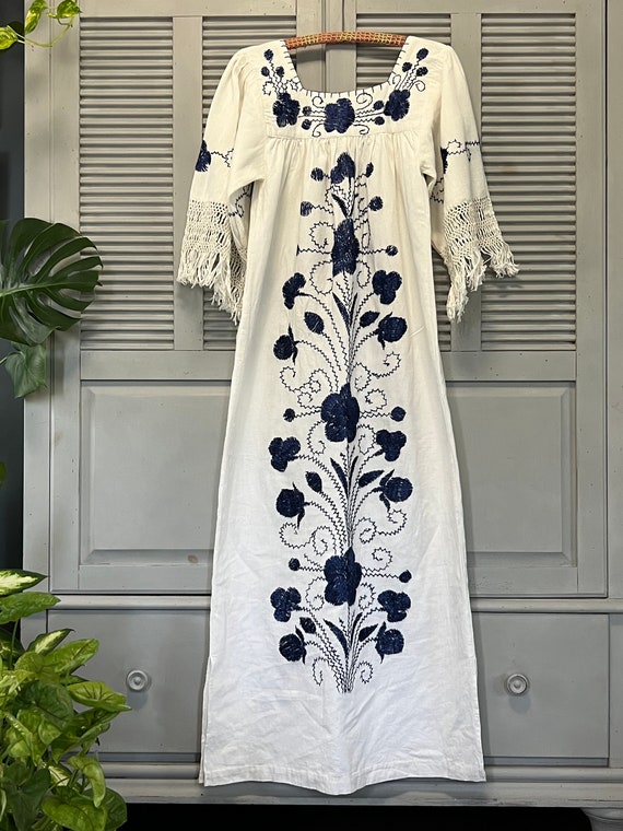vintage white embroidered Mexican folk dress maxi… - image 6