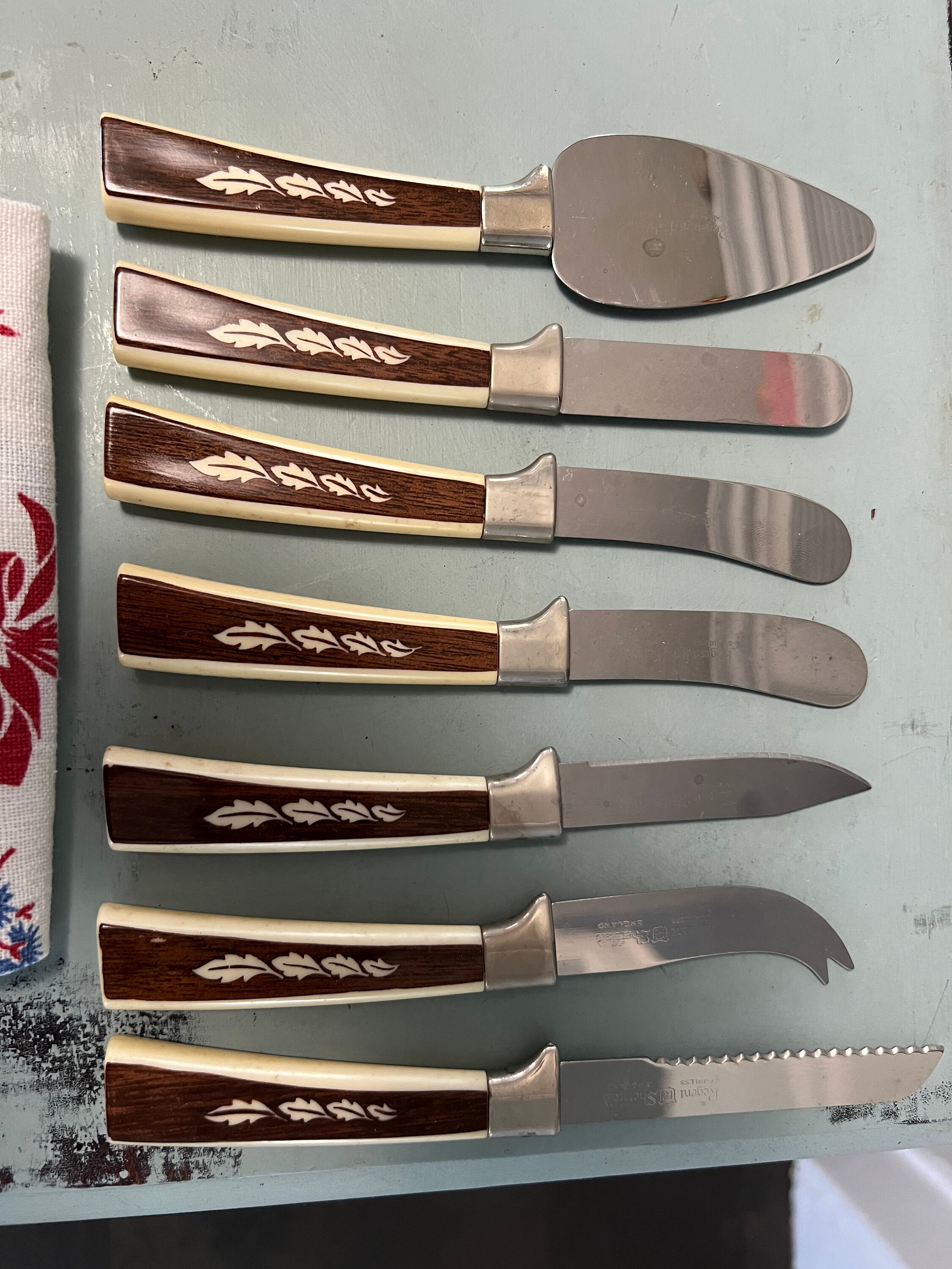 Vintage Bakelite Handle Knife Set of 19 Regent Sheffield Cutlery