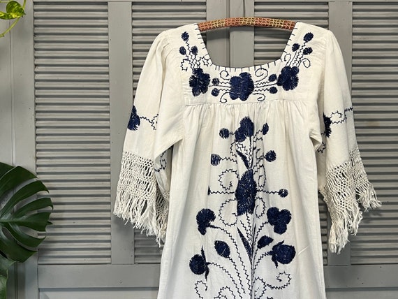 vintage white embroidered Mexican folk dress maxi… - image 9