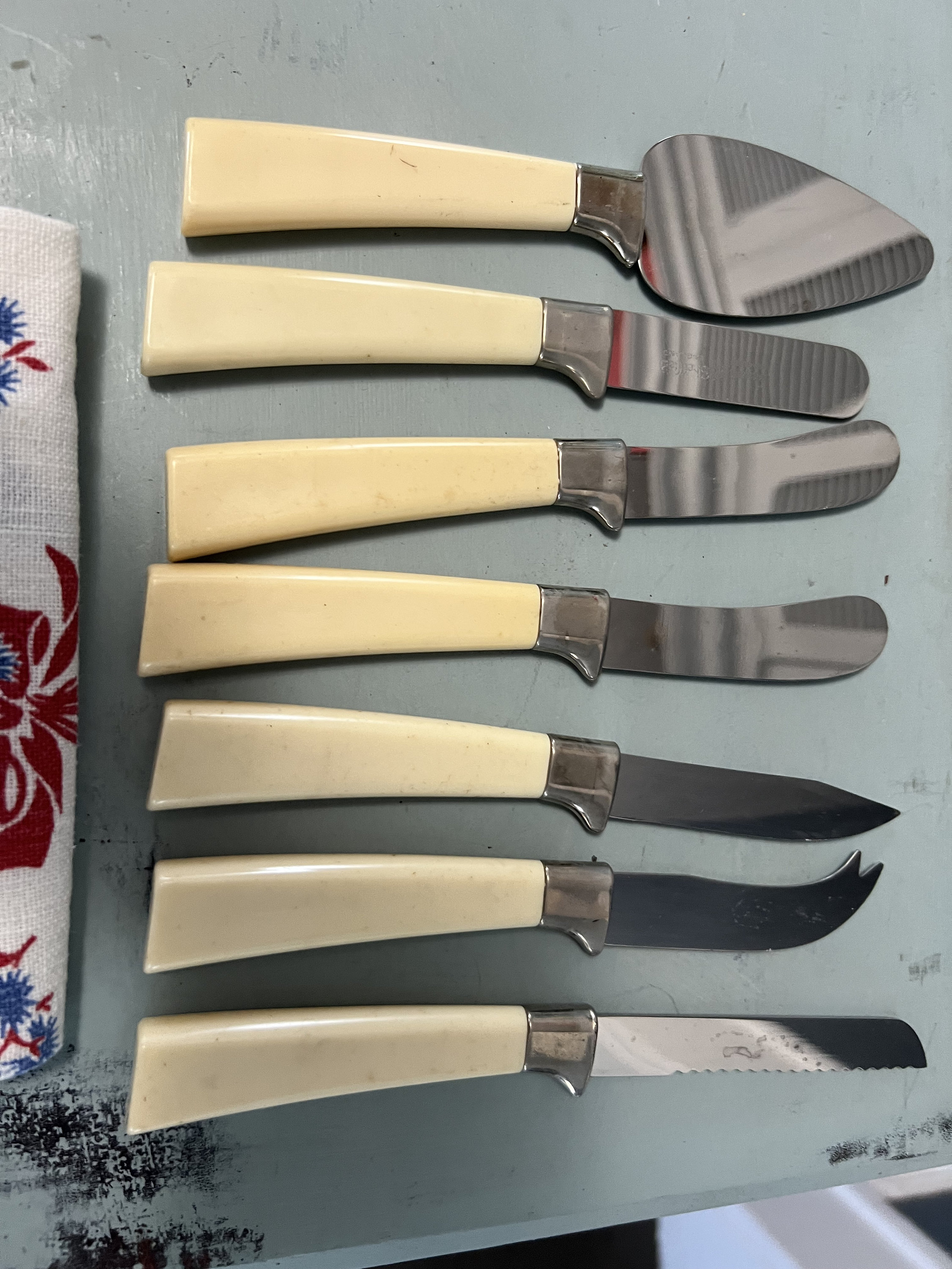 Vintage Bakelite Handle Knife Set of 19- Regent Sheffield