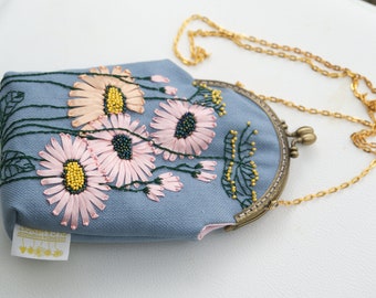 Coin purse embroidered kisslock purse linen purse Flowers hand embroidered pouch womens floral pouch daisy flowers ribbon embroider