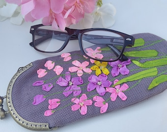 Hand Embroidered Floral Glasses Case: Shabby Chic Vintage Eyeglass Bag