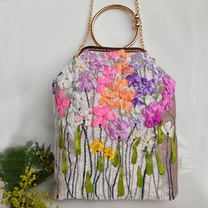Floral bestickte Abendtasche | Handgefertigte Clutch mit 3D Blumen | Hochzeit Gast Geldbörse, Mutter der Braut Geschenk