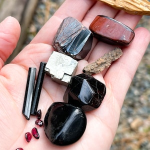 Protection Crystal Set, ROOT Chakra Intention Crystal Kit
