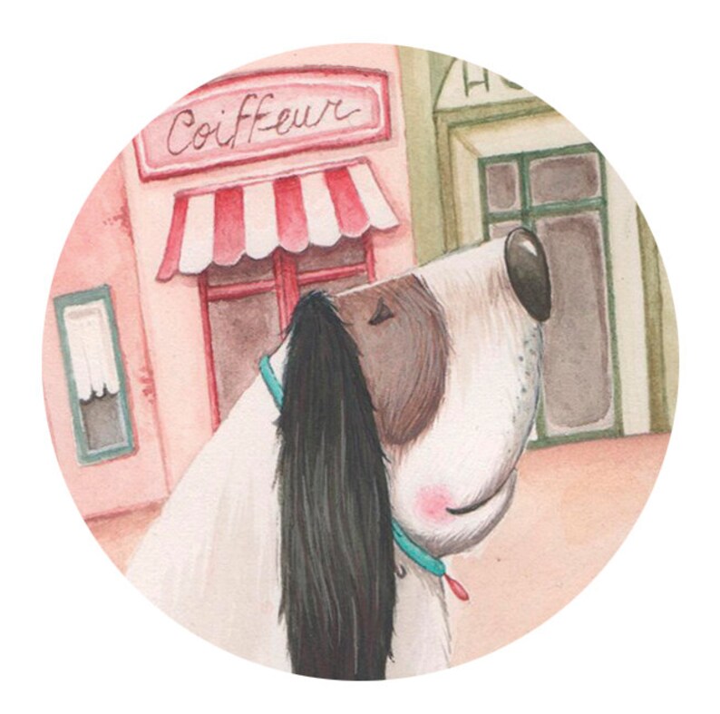 Puede incluir: Una ilustraci&oacute;n de acuarela de un perro blanco con manchas marrones y pelo negro largo que pasa por un edificio rosa con un toldo rojo y blanco a rayas que dice "coiffeur" en cursiva.