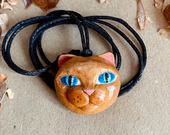 Handcarved avocado pit cat face. Avocato. Cat jewelry. Cat lover necklace . Present for a cat person. Cat with blue eyes