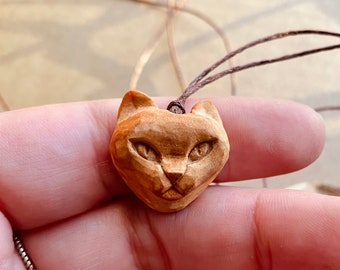 Handcarved avocado pit cat. Unique and beautiful :) Avocato. Cat jewelry. Cat lover necklace . Present for a cat person.