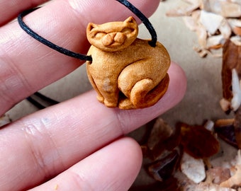 Handcarved avocado pit cat. Unique and beautiful :) Avocato. Cat jewelry. Cat lover necklace . Present for a cat person.