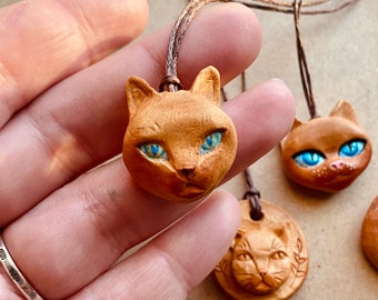 Handcarved avocado pit cat. Unique and beautiful :) Avocato. Cat jewelry. Cat lover necklace . Present for a cat person.