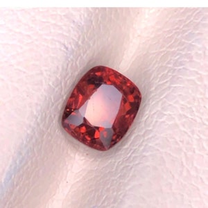 Red Spinel Top Reddish Spinel 0.80 Cts  Size 5.500 x 4.700 x 3.350 mm Ring stone Pendant loose Gemstone