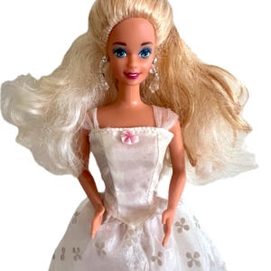 Vintage 1992 90&#39;s Mattel Happy Holidays Barbie in wedding dress