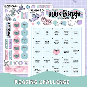 Könnte beinhalten: Ein Book Bingo Lese-Challenge-Blatt und Aufkleber. Die Bingo-Karte trägt den Titel "Book Bingo Winter 2026" und enthält Felder mit Leseaufforderungen. Aufkleber enthalten Drachen, Schneeflocken und Buchsymbole. Die Worte "Reading Challenge" stehen unten.