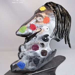 Escultura denominada "La carta de colores de; ¿Pero dónde está Dalí???"