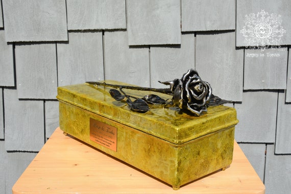 A unique and artistic funeral urn.  Eternal metal roses (For my beloved )