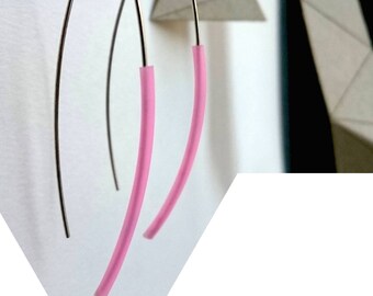 Brincos de prata esterlina com tubo de borracha rosa - Leves, minimalistas, gráficos - Feitos na França por mim.