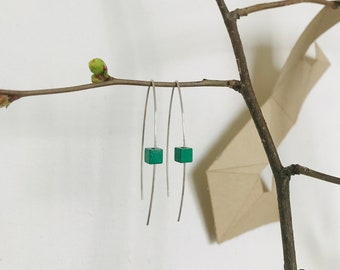Brincos leves, modernos, gráficos e minimalistas em prata de lei - com cubo de madeira verde - 4/5/6 cm
