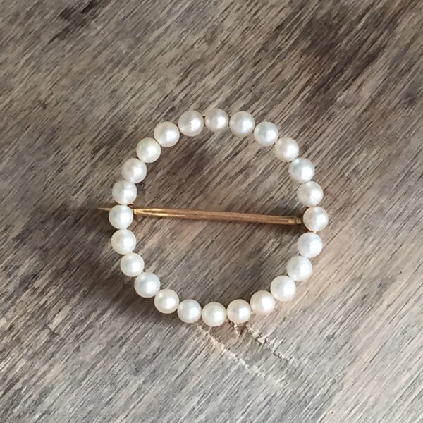 Vintage Cultured Pearl Circle pin