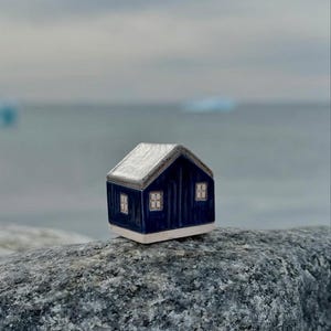 Handmade Dark Blue Greenland Ceramic House – Miniature Hygge Decor (Terrarium Accessory)