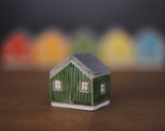 Green Greenland Ceramic House- Miniature House - Tiny House - Maison en céramique faite à la main - Terrarium House
