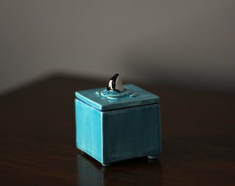 Ceramic Box with Orca - Handmade ceramic Box with House - Ceramic Jewellery Box