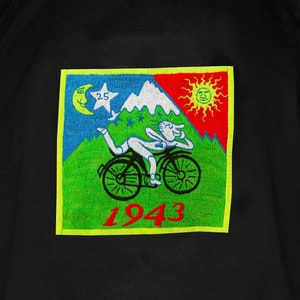 Hofmann Bicycle Day LSD T-shirt svartljus handbroderad utan tryck goa t-shirt Timothy Leary Albert Hofmann vintage bicycleday konst