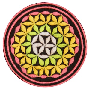 刺繍ワッペン｜フラワーオブライフ — ブラック UV反応 神聖幾何学刺繍アート｜ブラックライトで強く発光 暗闇で輝く ハンドメイド 直径約9cm｜縫い付け・布用ボンド対応 サイケデリック フェスティバル ゴアトランス