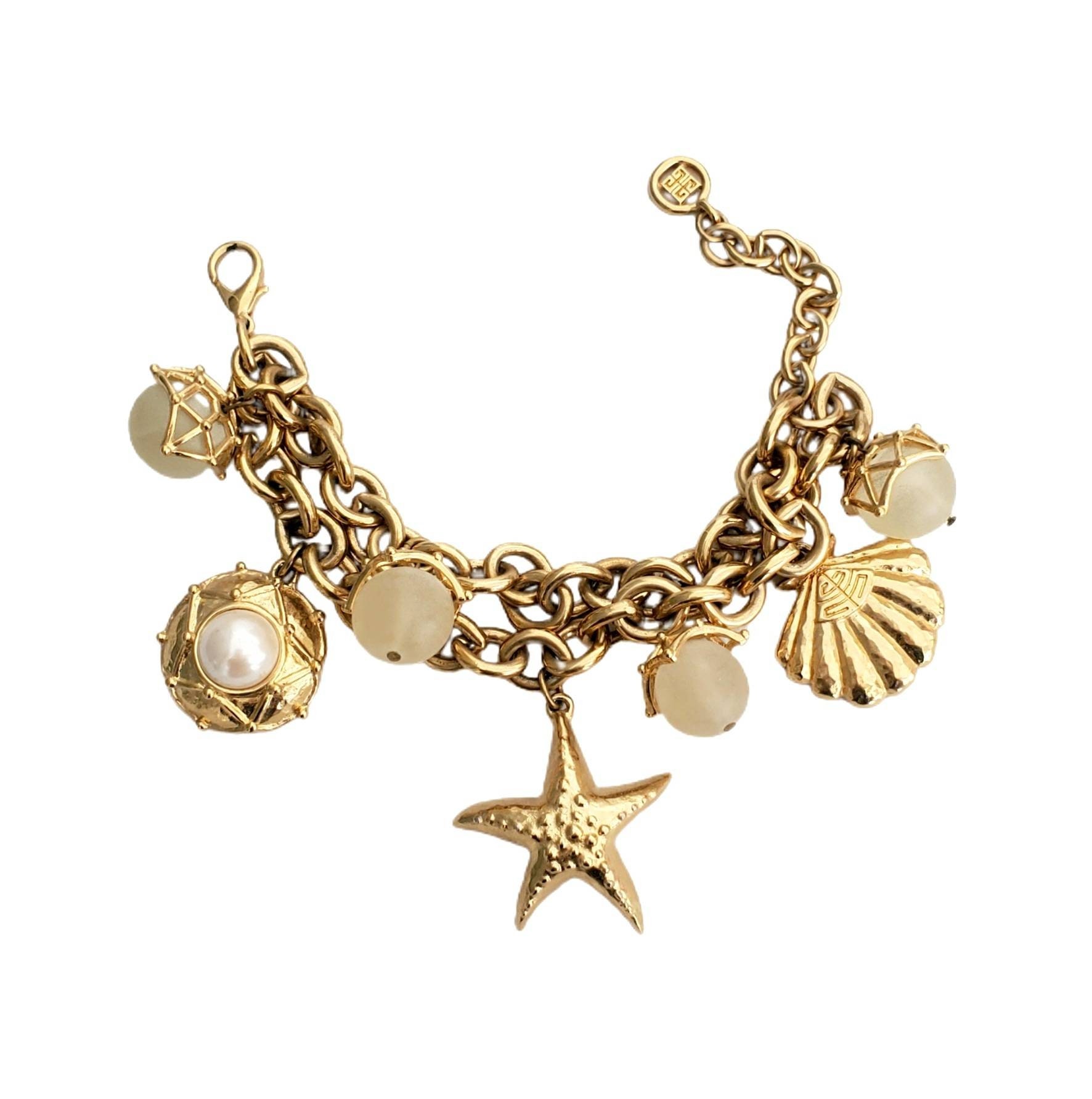 GIVENCHY✨ジバンシィ 魚 ブローチ ヴィンテージ Vintage GIVENCHY Seashell Starfish Faux Pearl Medallion