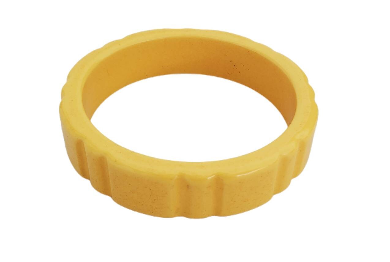 Vintage Carved Light Medium Solid YELLOW BAKELITE Bangle