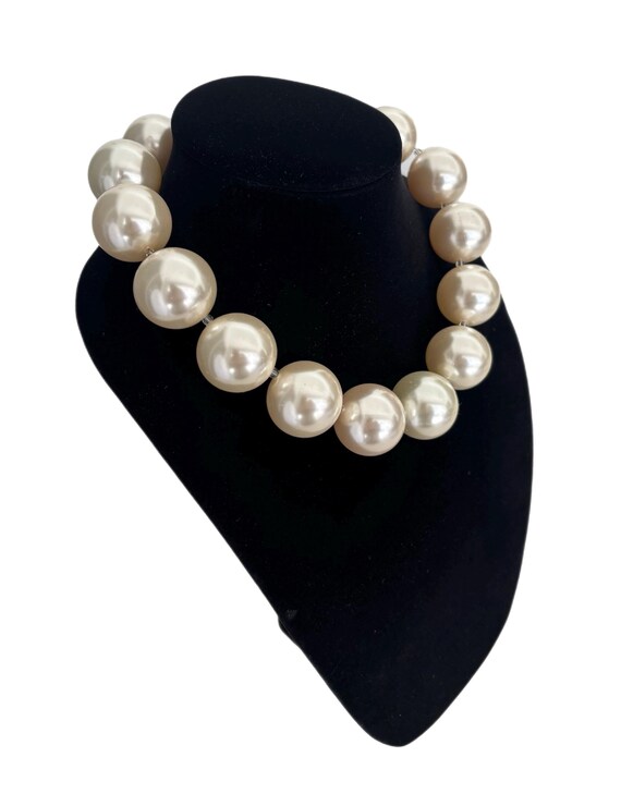 Vintage 1990's Extra LARGE Dramatic imitation Whi… - image 2