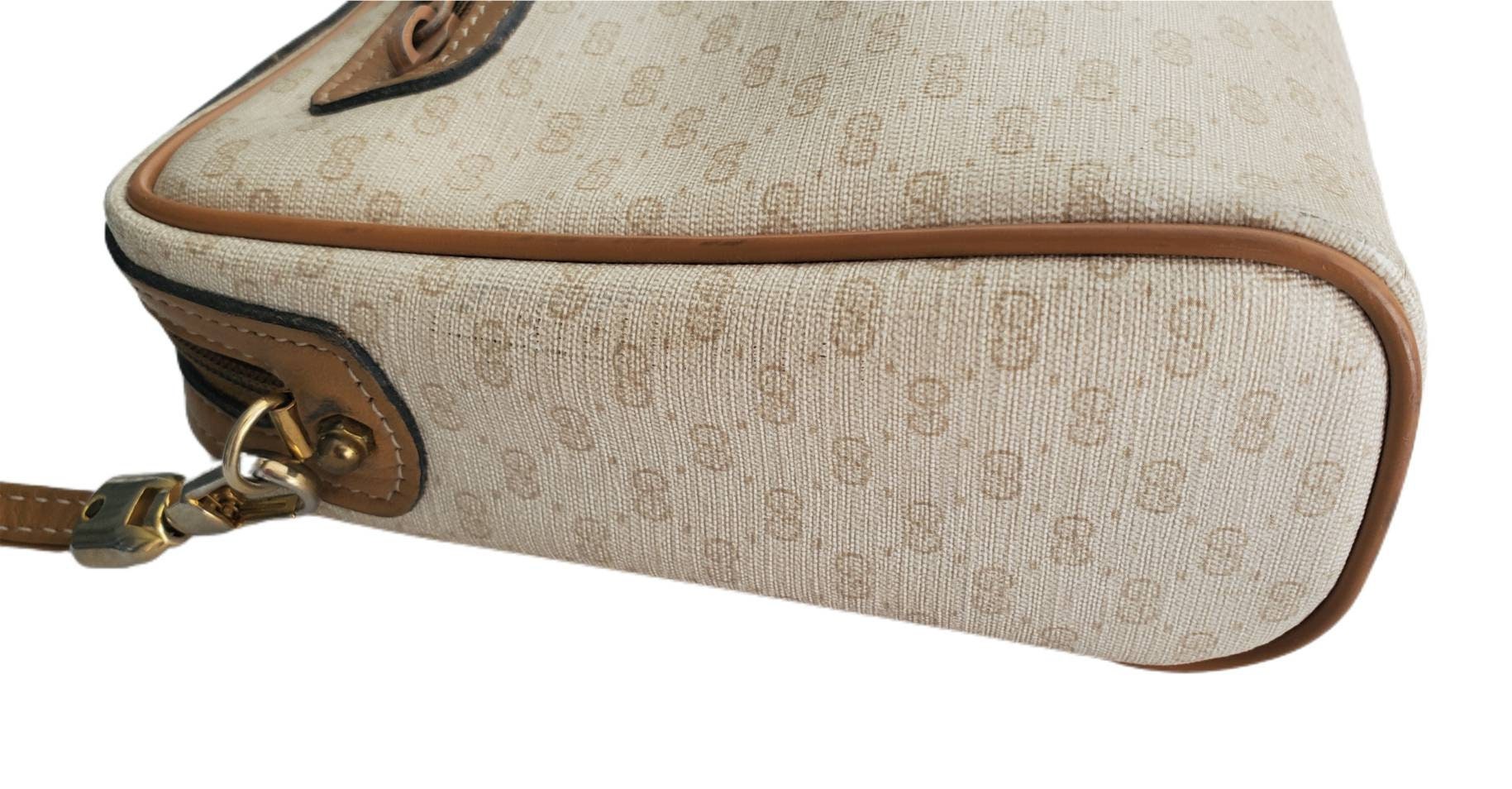 Gucci Tan and Cream Interior Detail Gucci Shoulder Bag in Cream Canvas with Tan Leather – Weekly  main image 3