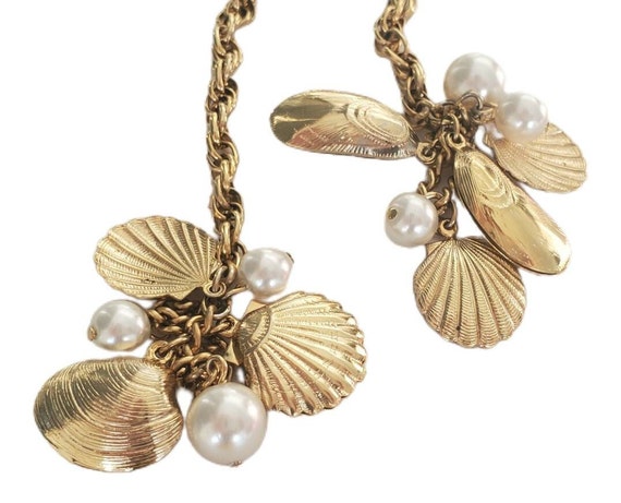 Vintage Seashell and Faux Pearl Charm Gold Tone L… - image 5