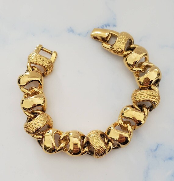 Vintage MONET High Polished Gold Tone Link Bracele