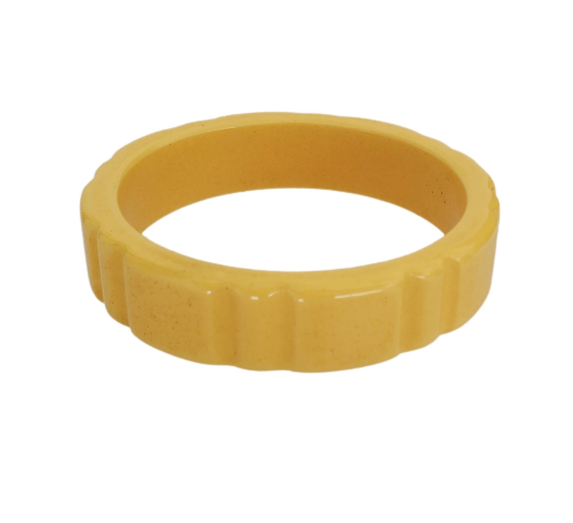Vintage Carved Light Medium Solid YELLOW BAKELITE Bangle