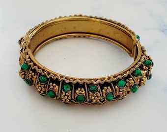 Vintage HORSE HEAD Gold Tone Clamper Bracelet Adorned With