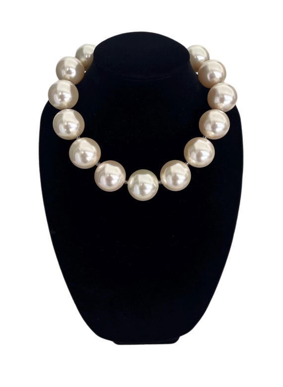 Vintage 1990's Extra LARGE Dramatic imitation Whi… - image 1