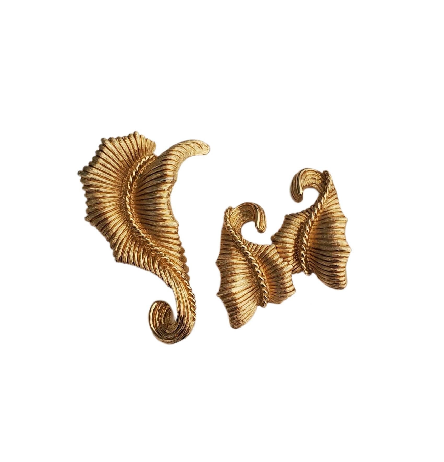 MCM upcycled Gold-Tone Logo Hair Clip set from authentic material Pair of Unique Hair Pins Made of Upcycled Vintage Goldtone  main image 3