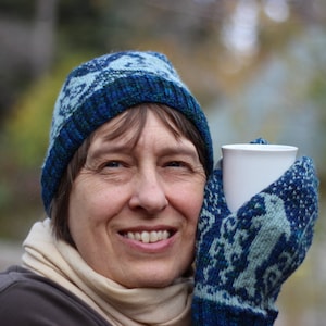 Dancing Dolphins Hat and Mitten Set digital knitting pattern PDF-Fair isle knitting pattern