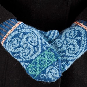 Celtic Medallion MIttens Digital Knitting Pattern PDF-- fair isle stranded colorwork knitting pattern