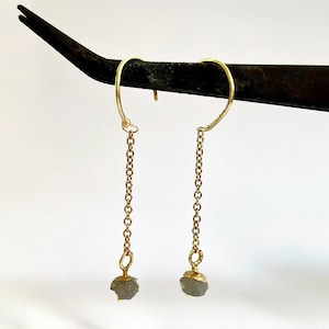 Diamond long thread earrings / Raw diamond dangling earrings /Dangling  raw diamond thread  earrings / Alternative diamond earrings