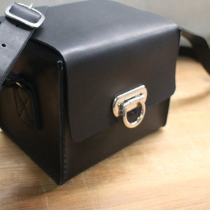 Camera bag,leather messenger bag,Leather Camera Bag,waxed thread,Full Grain Leather,handmade.