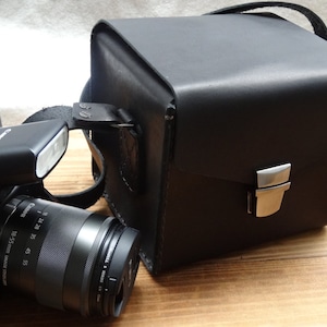 Camera bag,leather messenger bag,Leather Camera Bag,waxed thread,Full Grain Leather,handmade.