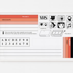 Arkusz naklejek na kasety VHS z lat 80. XX wieku Plakat Wydruk minimalistyczny Anima Manga Magnetowid Hip Hop Japoński E.T. Memphis Design mtv Typografia Obey