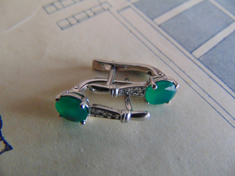 Earrings 925 sterling silver Vintage With emerald cubic Zirconia Silver.