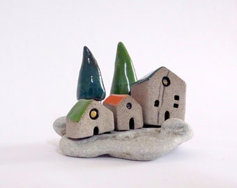 Tiny Ceramic House, Rustic Home Hecor, Ceramic Village, Miniature Ceramics, Small Clay Houses, Ceramic Art Collectibles, Fairy Garden Art