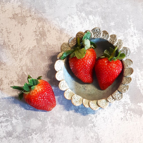 Israeli studio pottery with a real leaf impression — a tealight holder AND ring dish that looks like it came from an art gallery, not a gift shop.