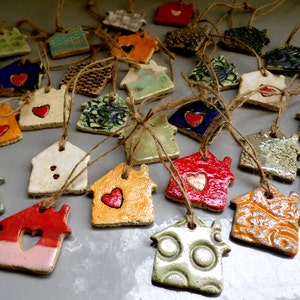 Set of 5 Christmas ornaments shaped as houses, Random designs