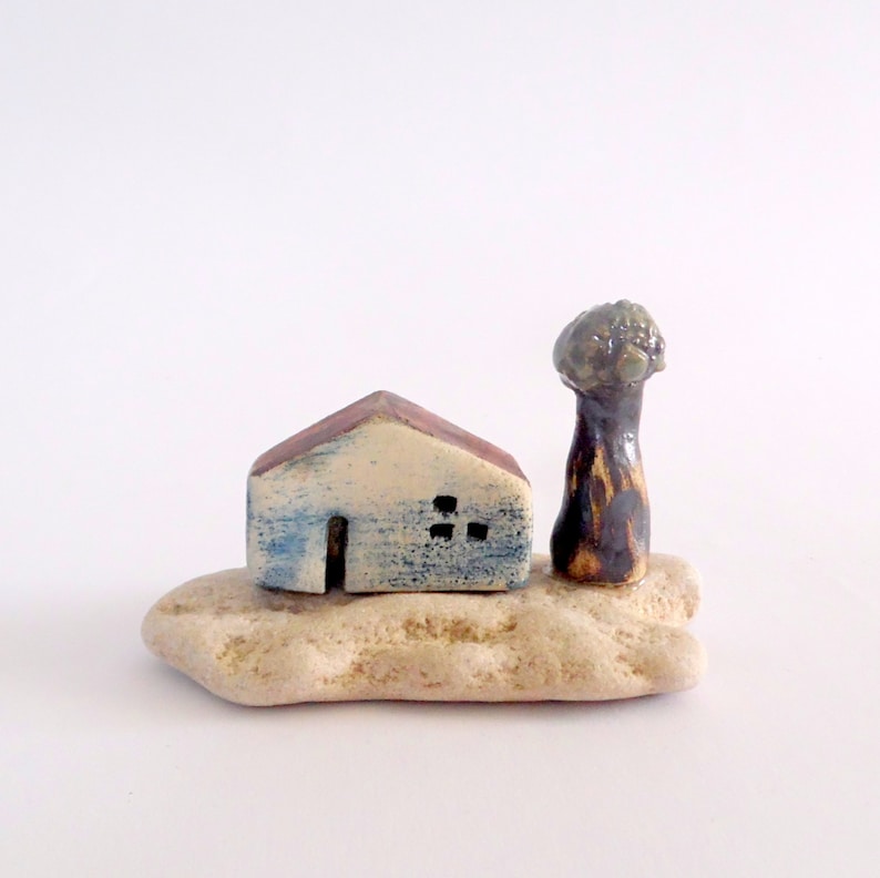 Kleine Haus Shabby Schick, israelische Kunst, rustikales Haus Wohnkultur, Sammlerstück Miniatur, Fee Gartendekoration, Haus Erwärmung Geschenk Bild 1