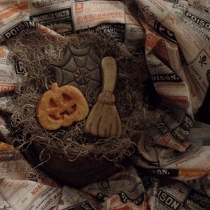 Primitive Rustic Farmhouse Faux Jack o Lantern~Witch Broom~Spider Web~Halloween Bowl Fillers~Lightly Scented~Halloween Ornies Decor~